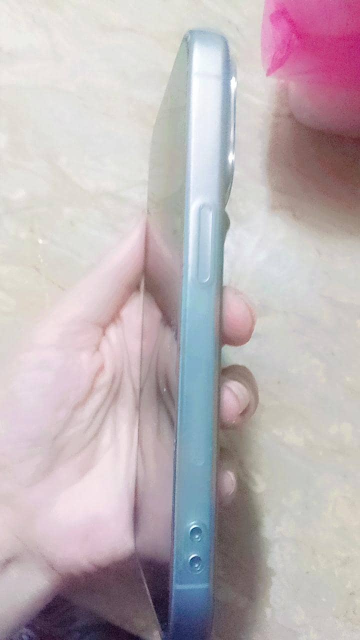 Apple iPhone 15 Pro 2