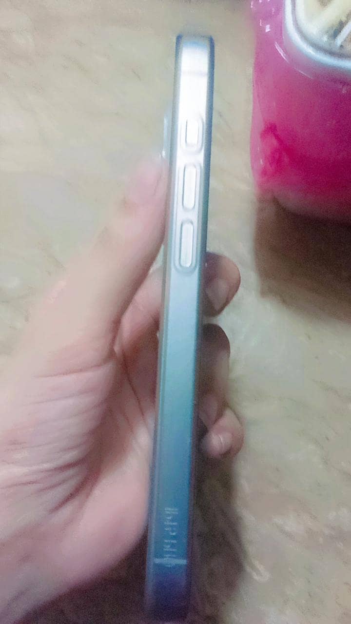 Apple iPhone 15 Pro 3