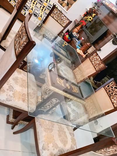 Beautiful Dining / Table with / 6 Chairs Elegant Design