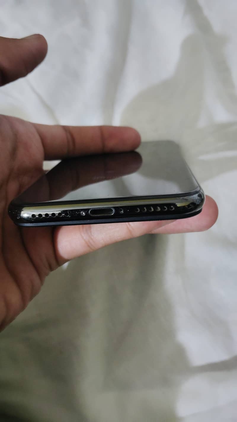 Apple iPhone X 3