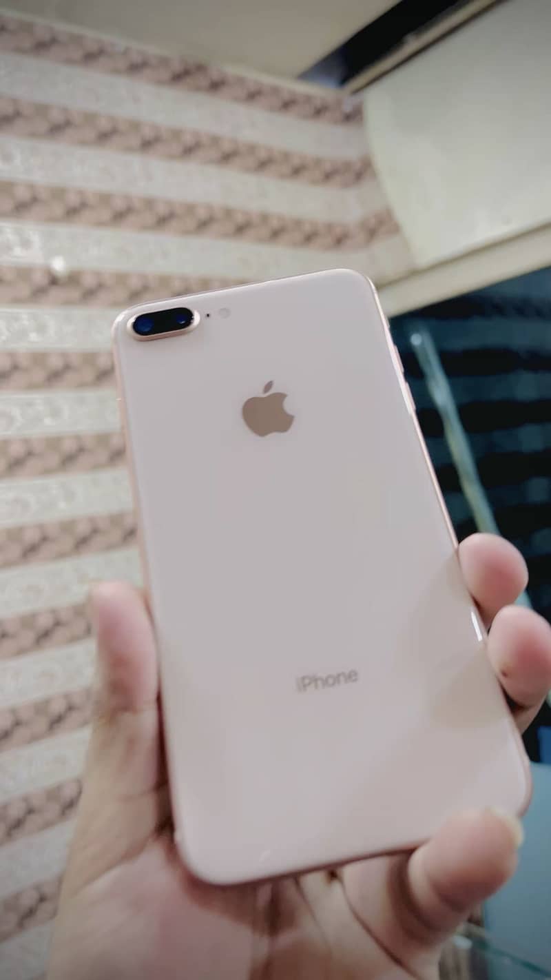 Apple iPhone 8 Plus 0