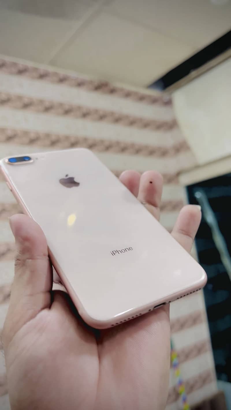 Apple iPhone 8 Plus 4