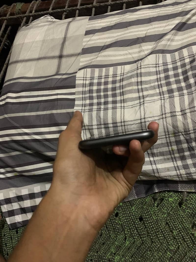 Apple iPhone 11 5