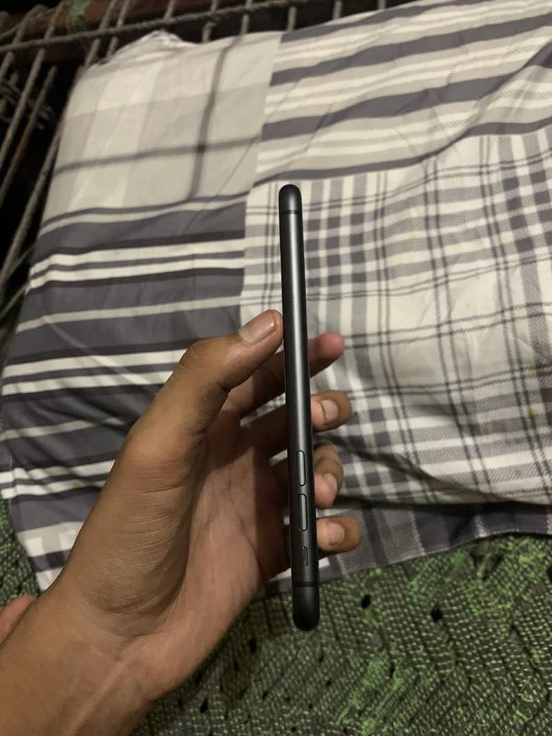 Apple iPhone 11 6