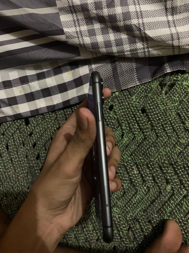 Apple iPhone 11 7