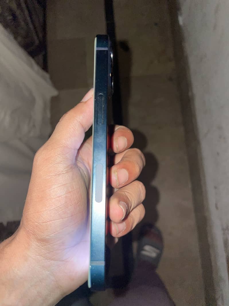 Apple iPhone 13 1
