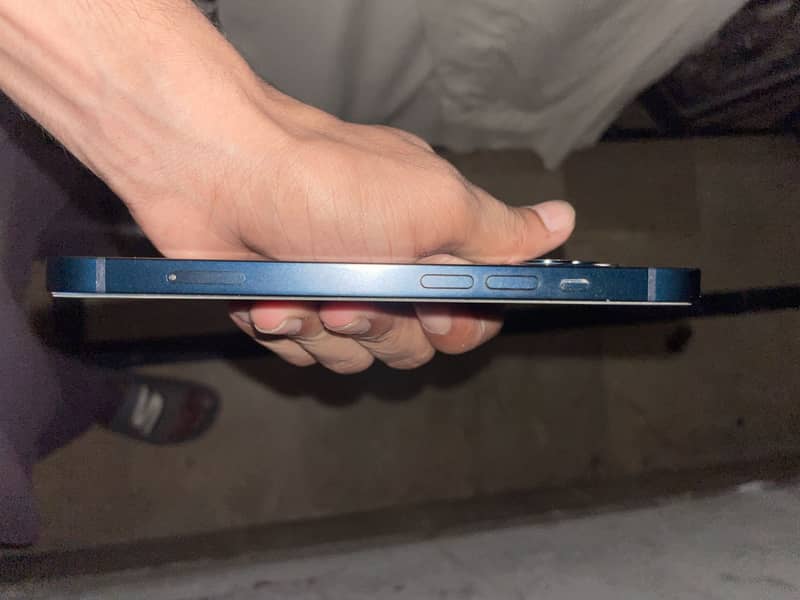 Apple iPhone 13 2
