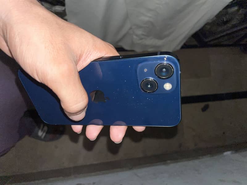 Apple iPhone 13 4