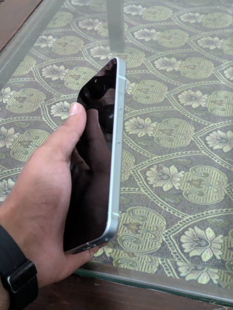 Google Pixel 9 4