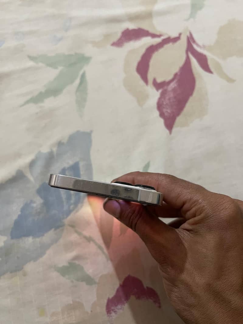 Apple iPhone 12 Pro 2