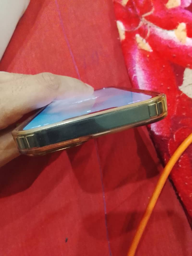 Apple iPhone 13 2