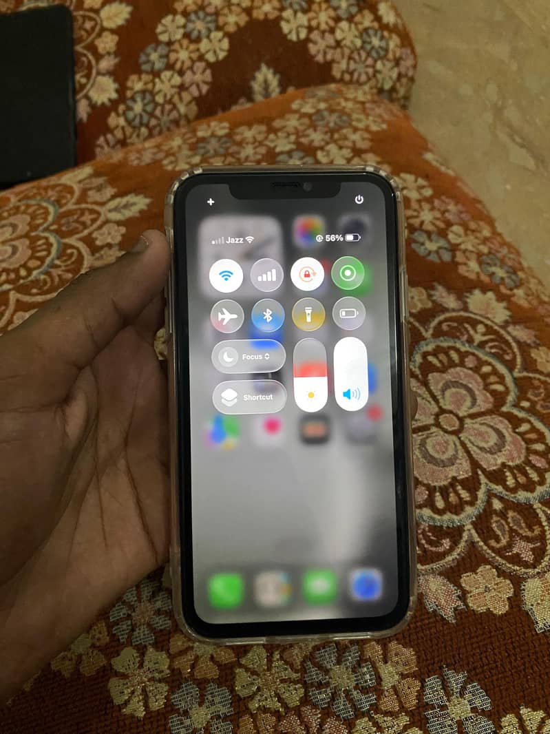 Apple iPhone 11 4