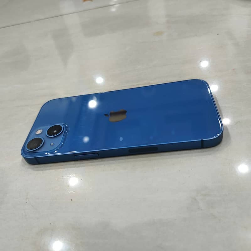 Apple iPhone 13 4