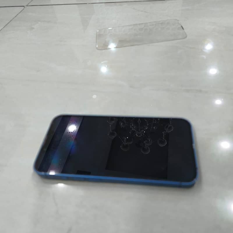 Apple iPhone 13 5
