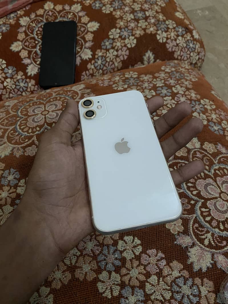 Apple iPhone 11 4