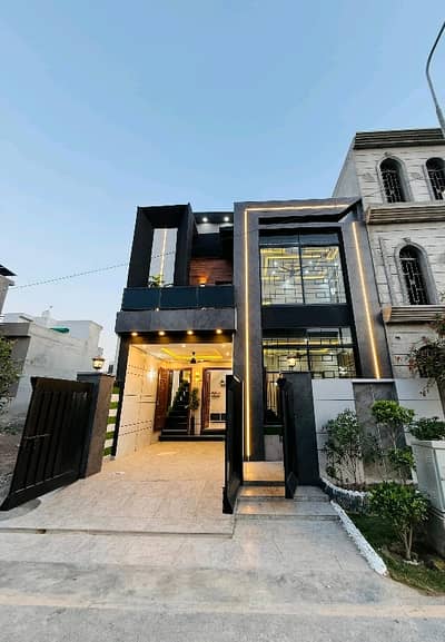 Find Your Ideal On Excellent Location House In Lahore Under Rs. 21500000