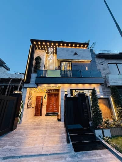 A On Excellent Location House Of 5 Marla In Lahore