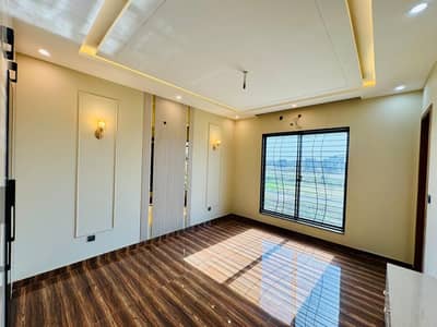 7 Marla Brand New House For Sale In Lake City