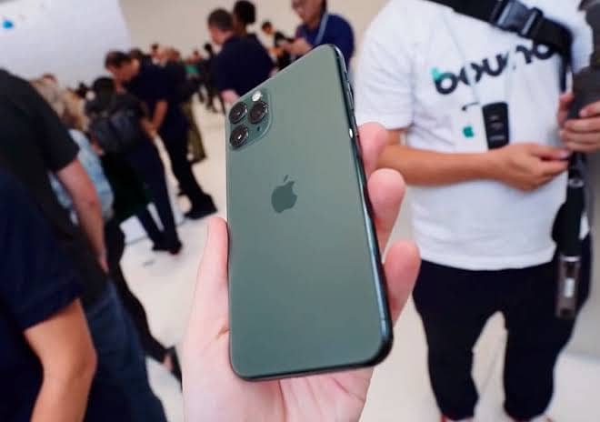 Apple iPhone 11 0