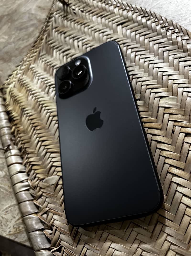Apple iPhone 15 Pro Max 1