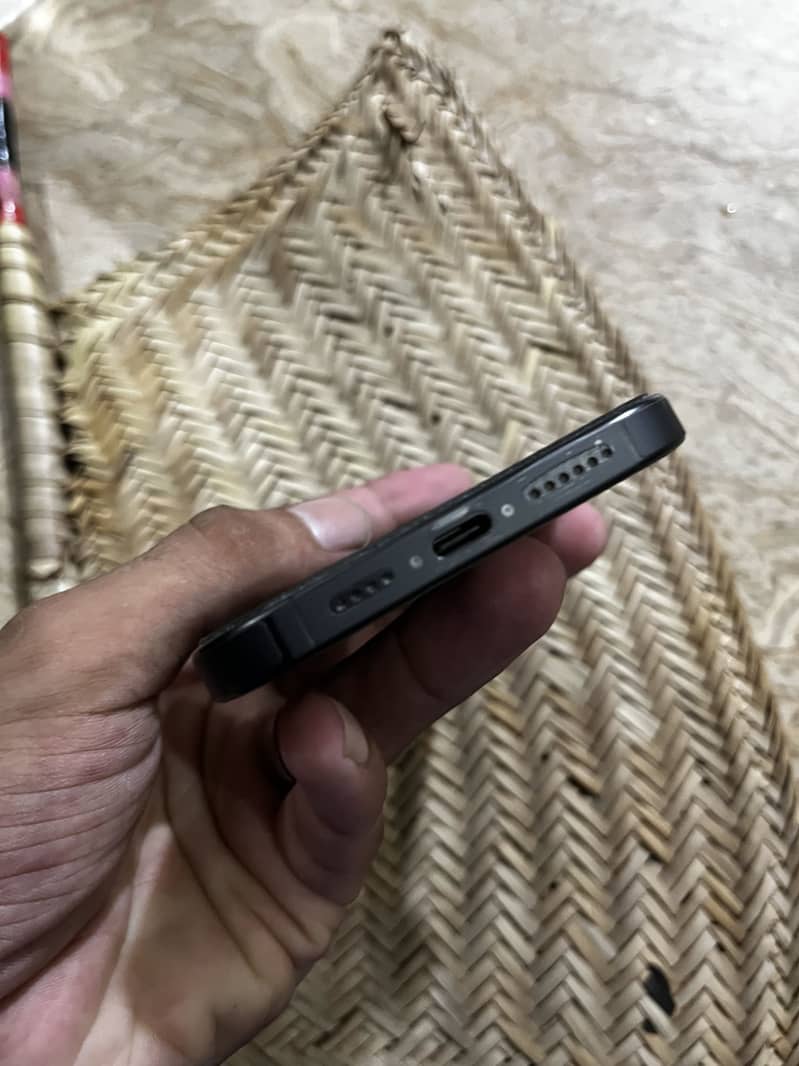 Apple iPhone 15 Pro Max 4