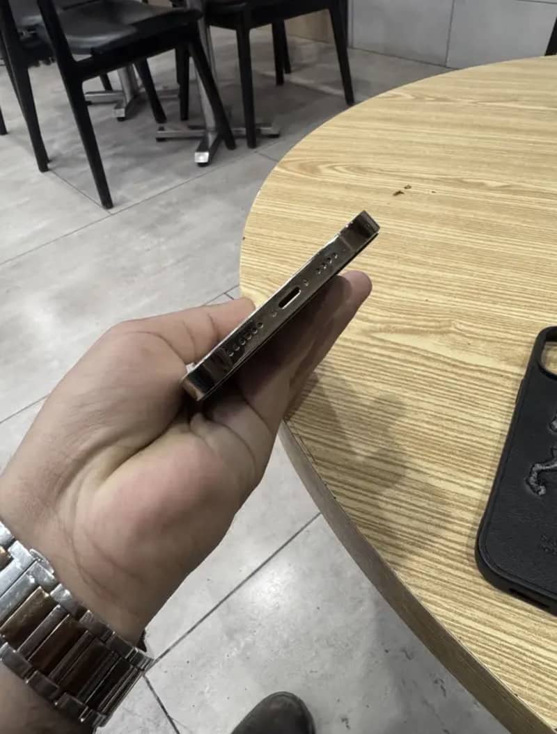 iPhone 14 Pro Max 2