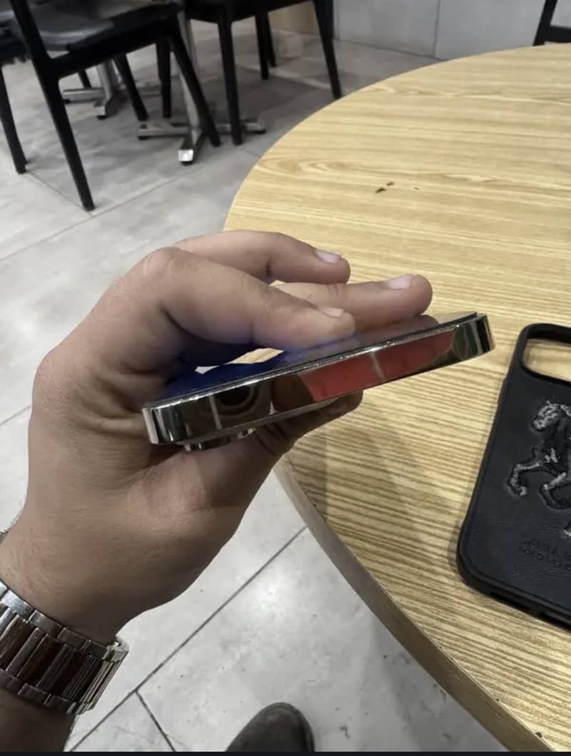 iPhone 14 Pro Max 4