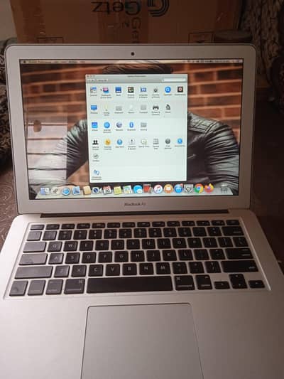 MacBook air pro 2014 model for sale good condition
