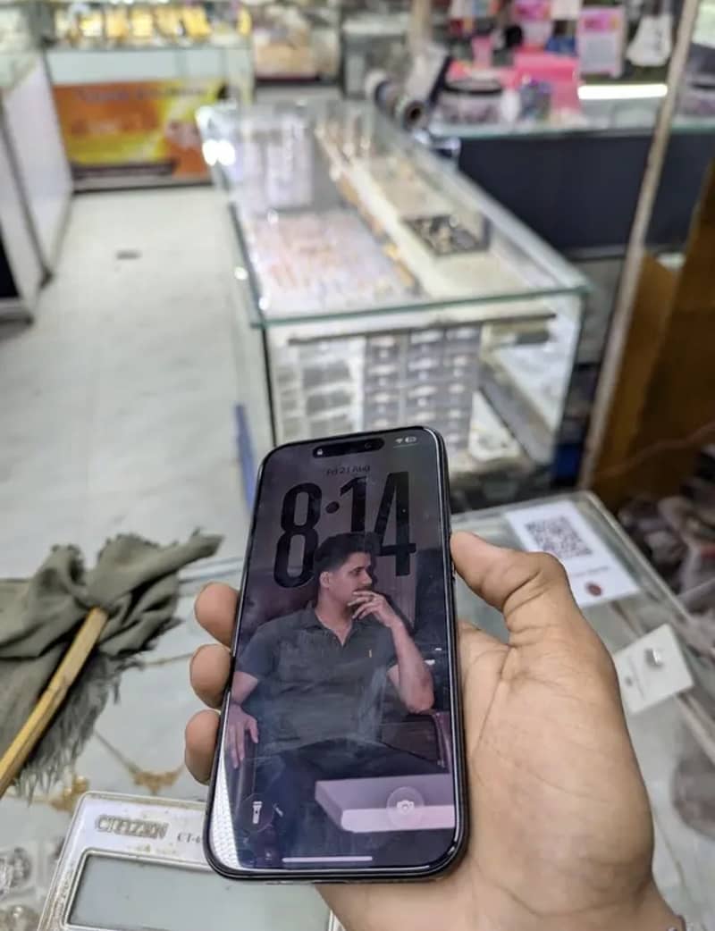 Apple iPhone 15 Pro 1