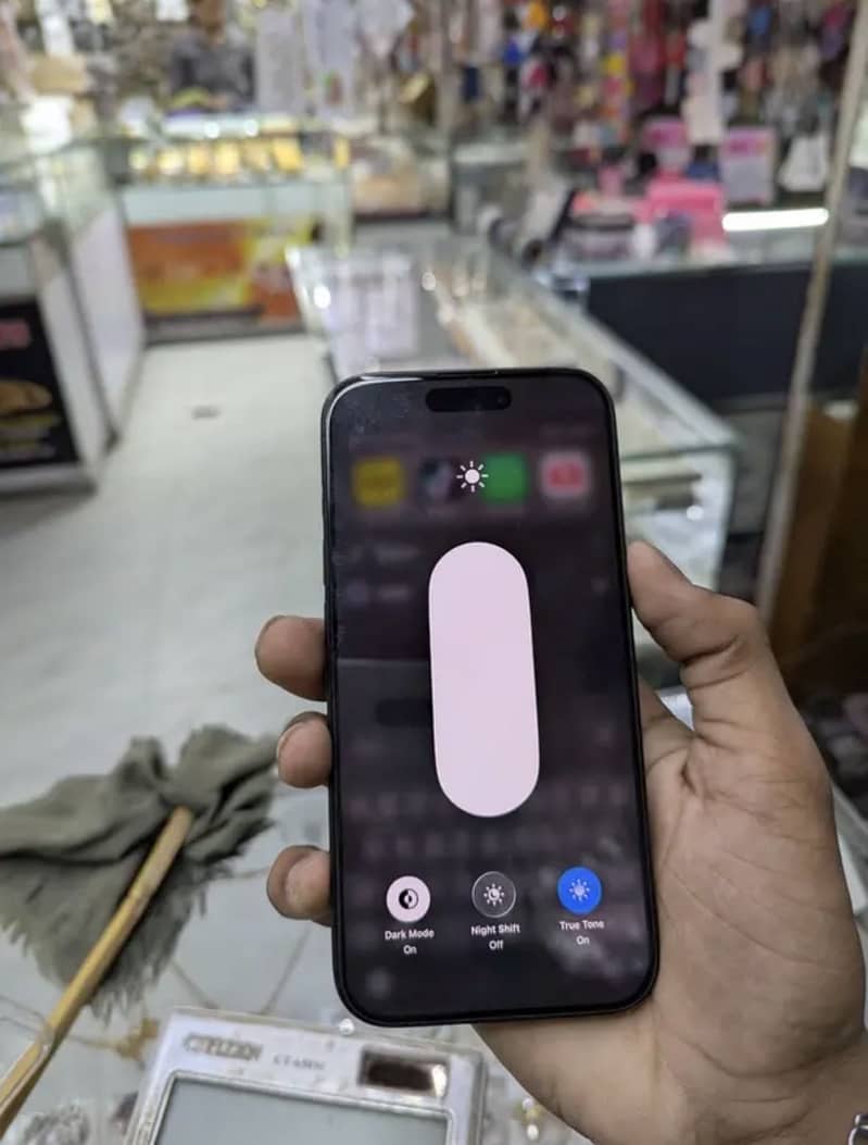 Apple iPhone 15 Pro 3