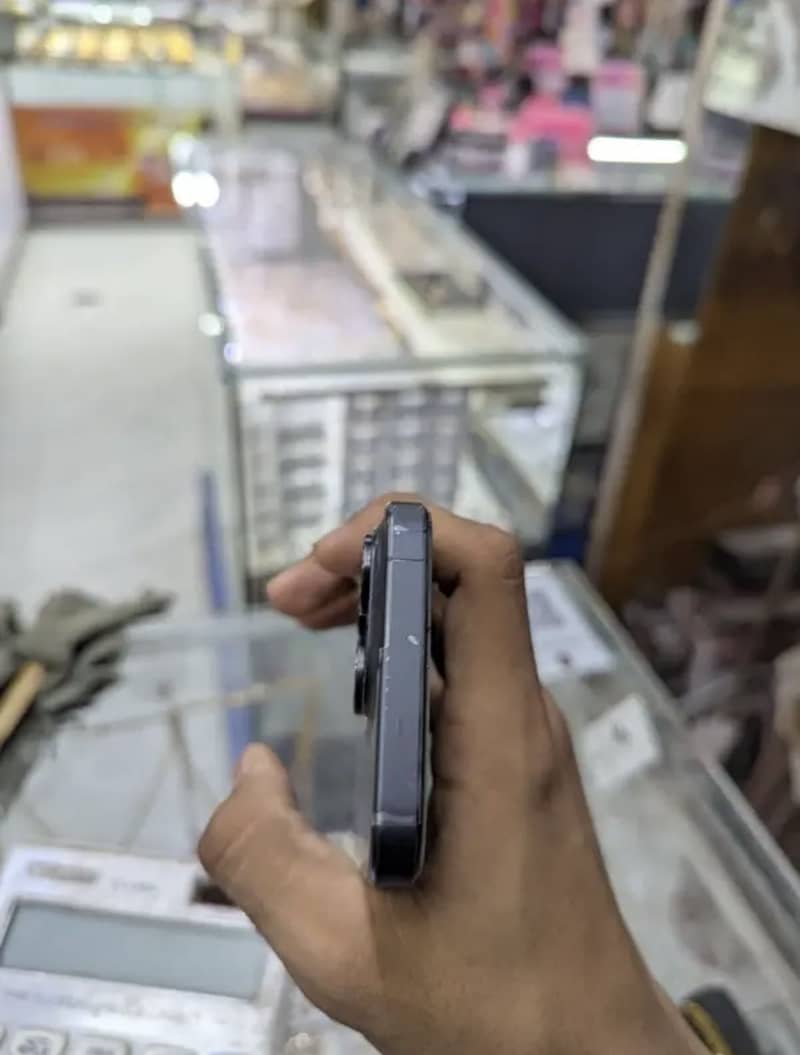 Apple iPhone 15 Pro 6