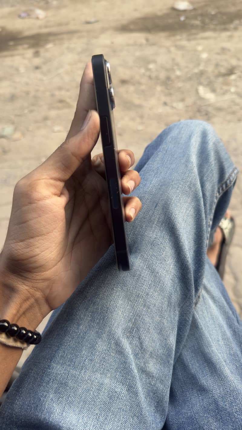 Apple iPhone 13 2
