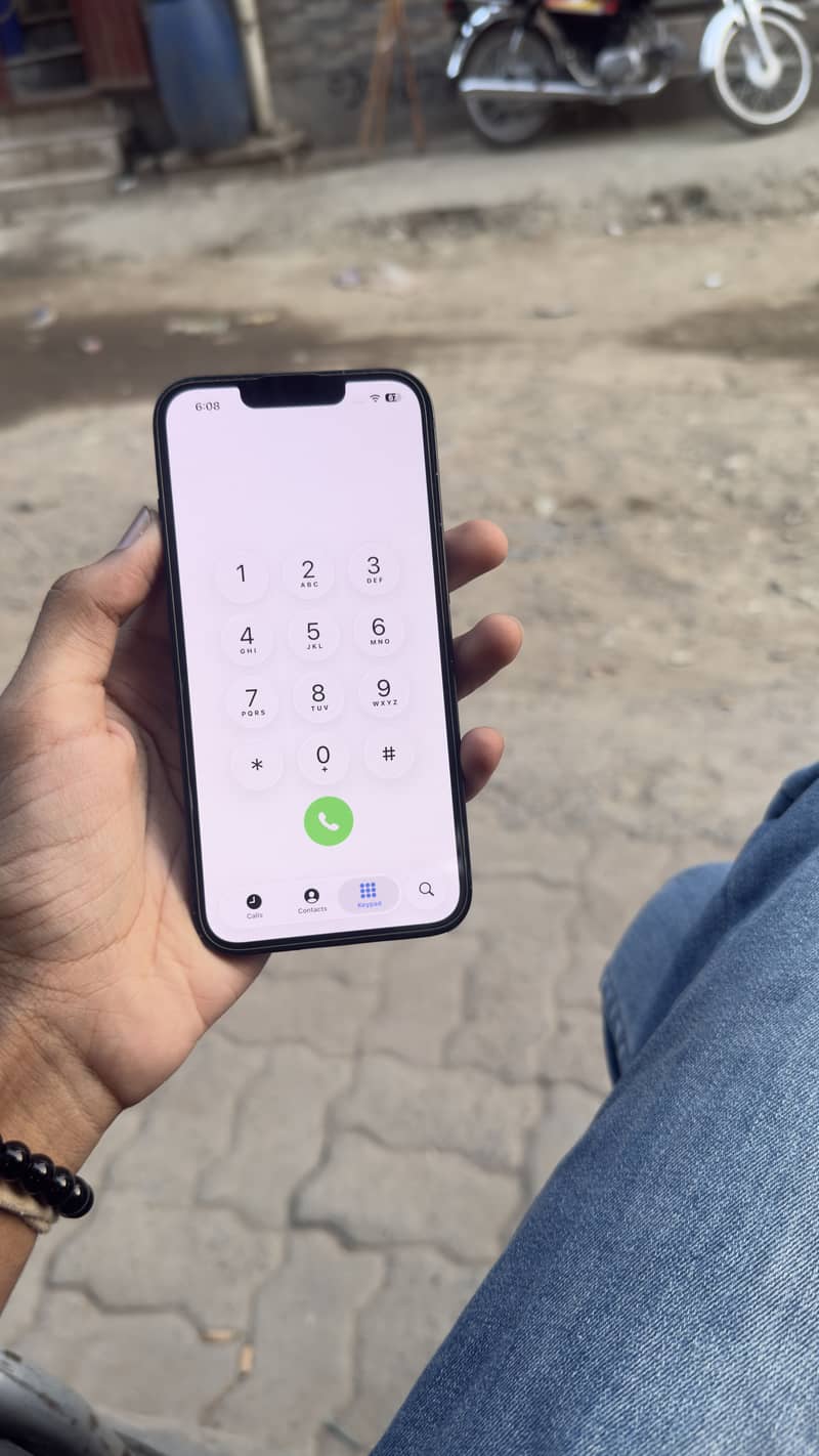 Apple iPhone 13 4