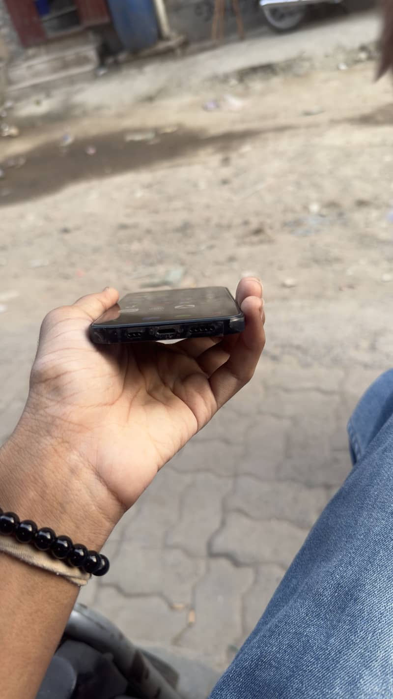 Apple iPhone 13 5