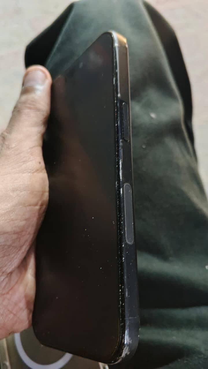 Apple iPhone 15 4