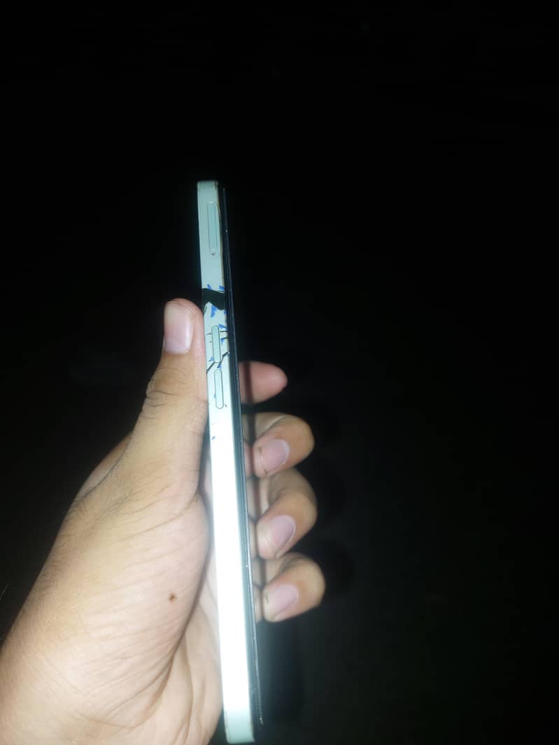 Realme C35 4