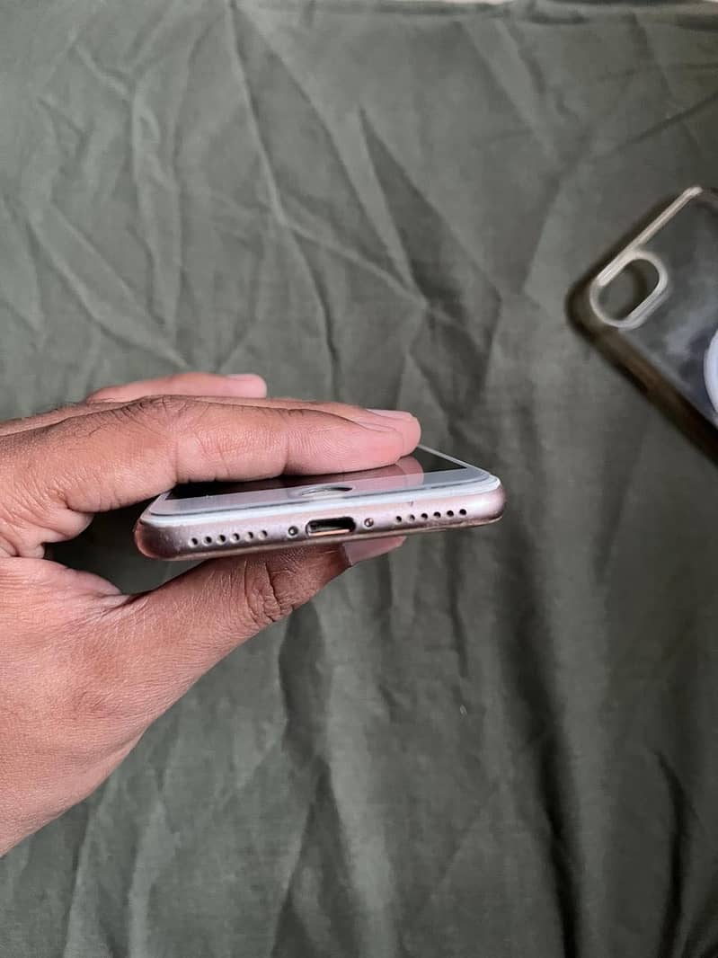 Apple iPhone 8 5