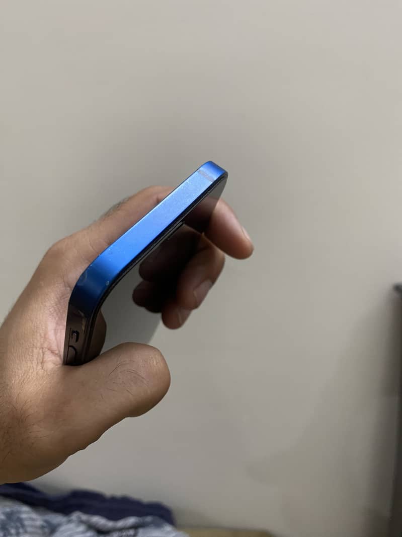 Apple iPhone 12 3
