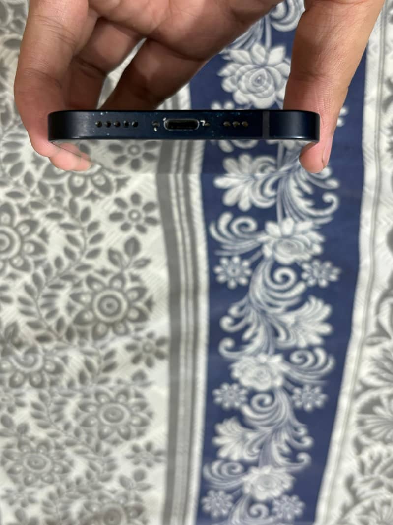 Apple iPhone 12 4