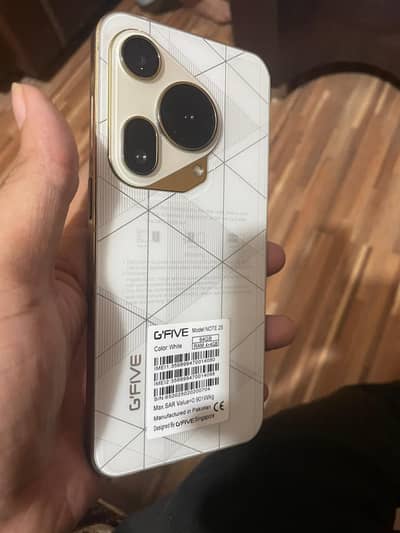 Selling new mobile phone with 1 year waranty