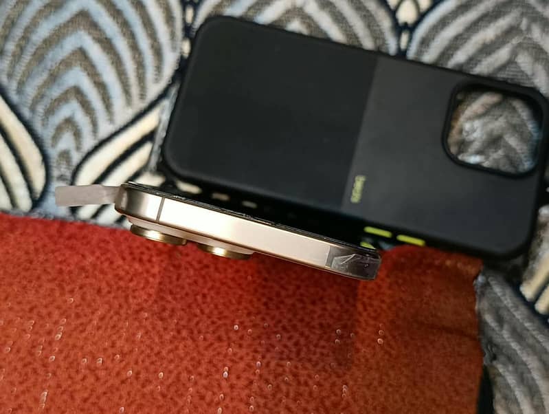 Apple iPhone 16 Pro Max 2