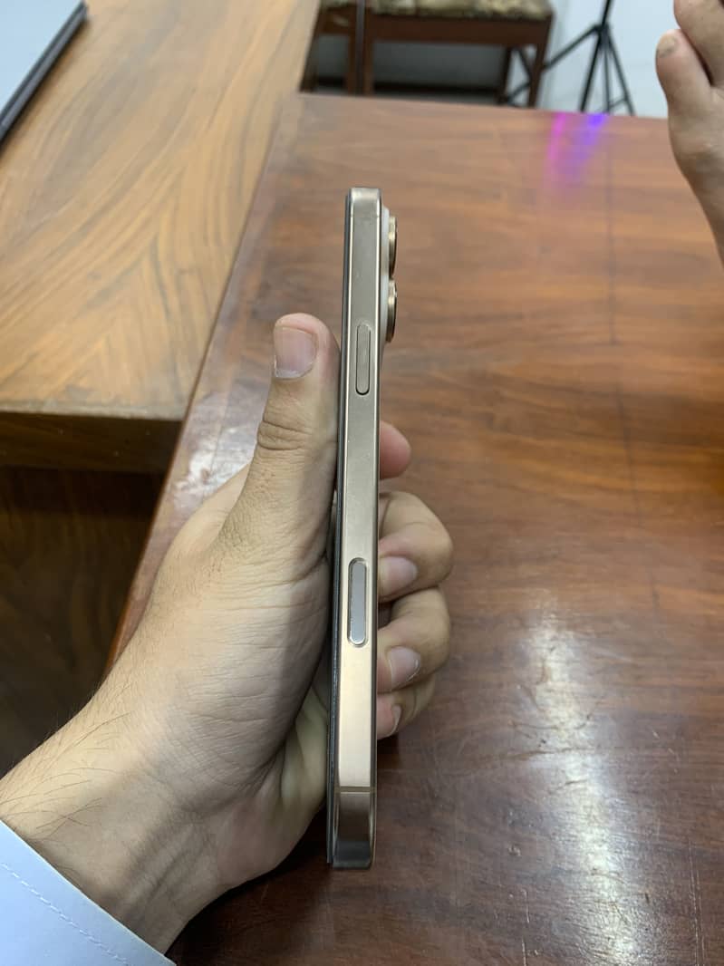 Apple iPhone 16 Pro Max 1