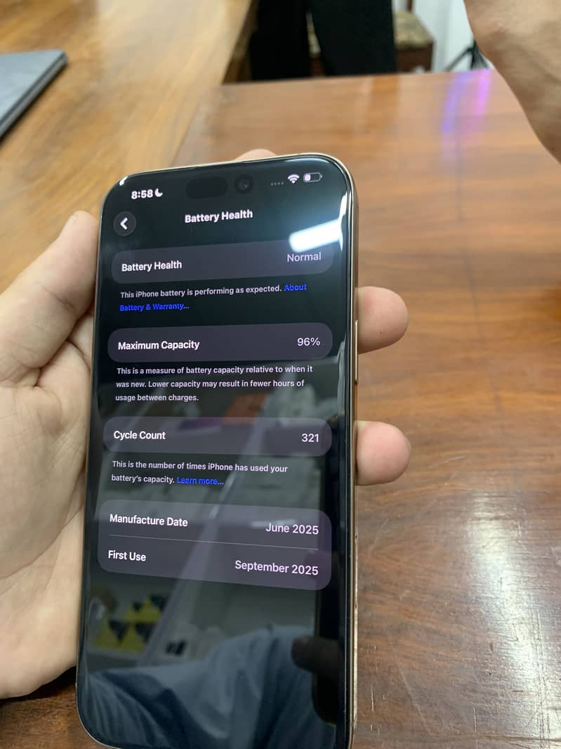 Apple iPhone 16 Pro Max 8