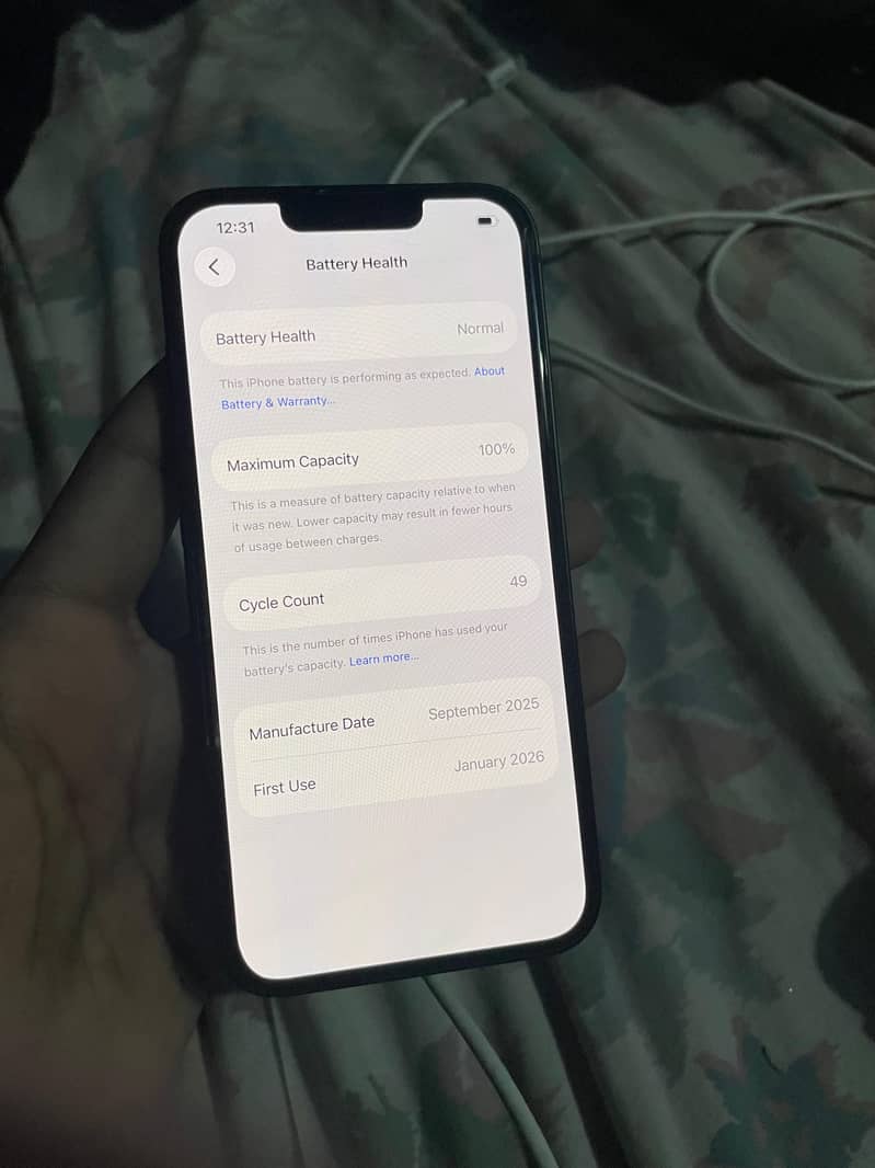 Apple iPhone 16e 5