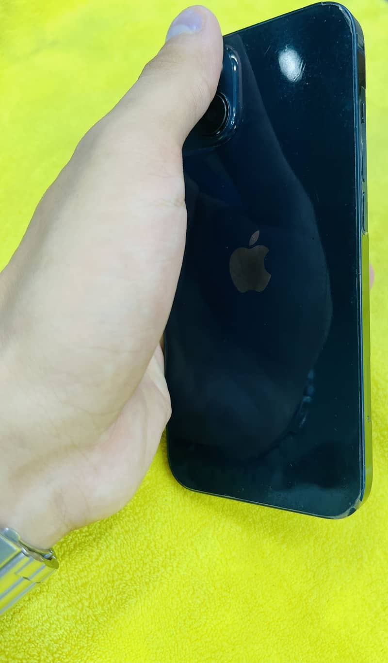 Apple iPhone 13 1