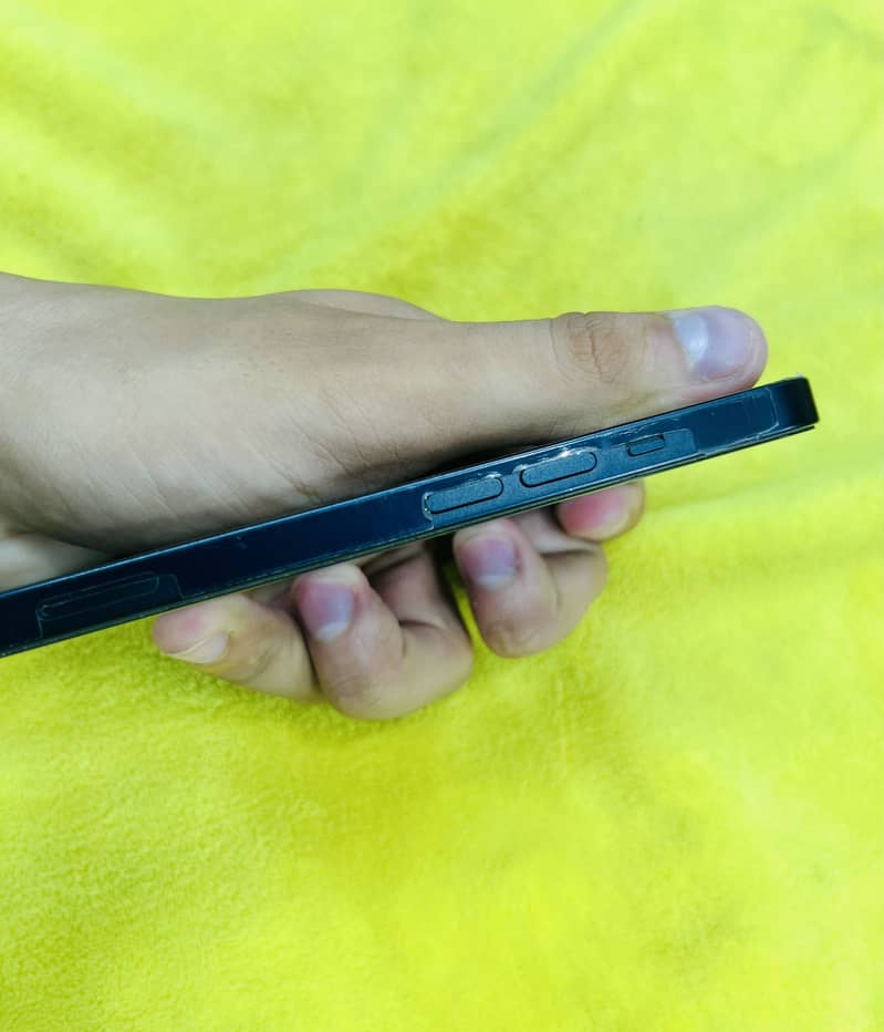 Apple iPhone 13 6