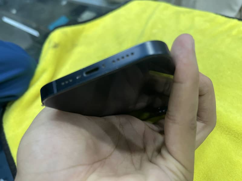 Apple iPhone 13 7
