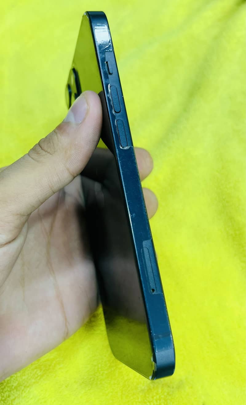 Apple iPhone 13 11