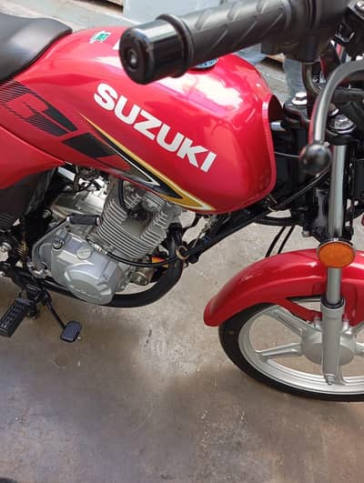 suzuki gd 110s 2k22 use only 10000km only call n WhatsApp 03212099329