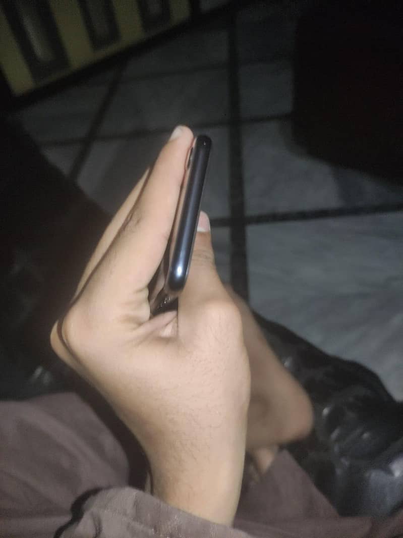 Apple iPhone SE 3 4